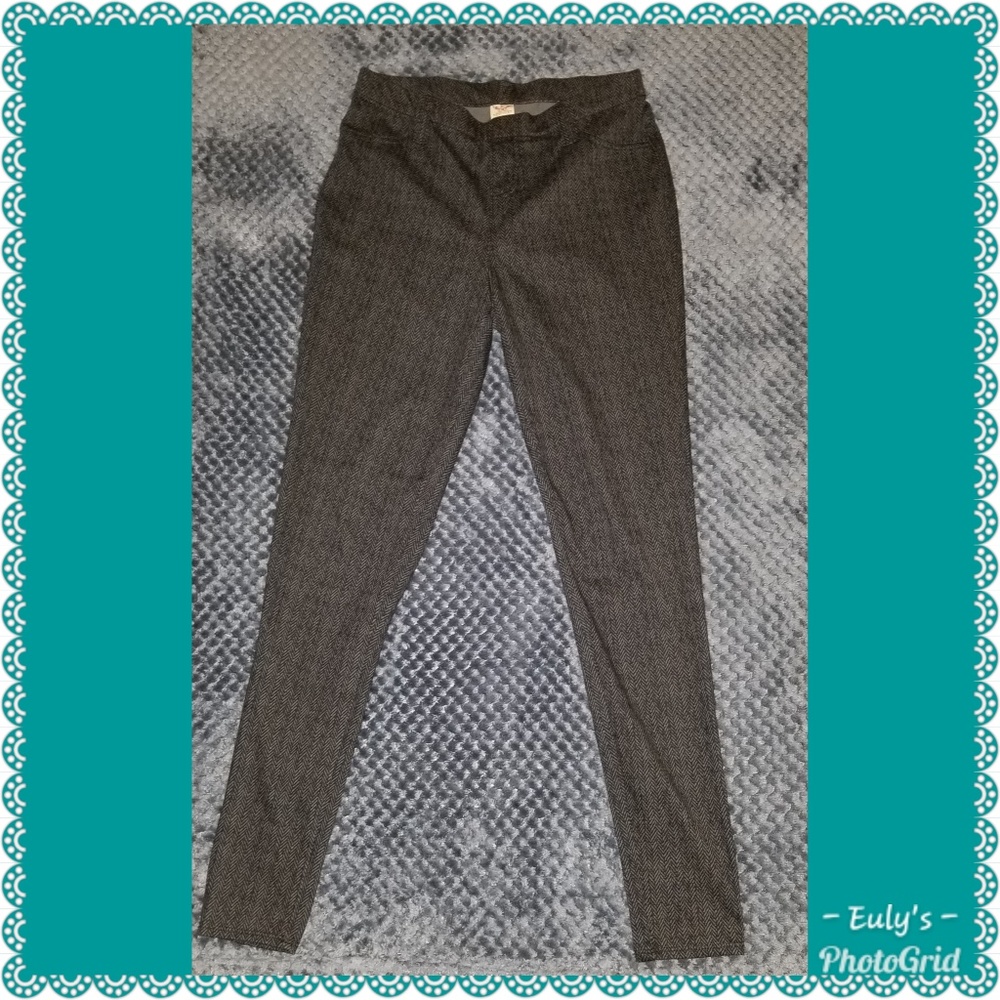 Faded Glory, szS(4/6)Ladies printed gray jeggings.
